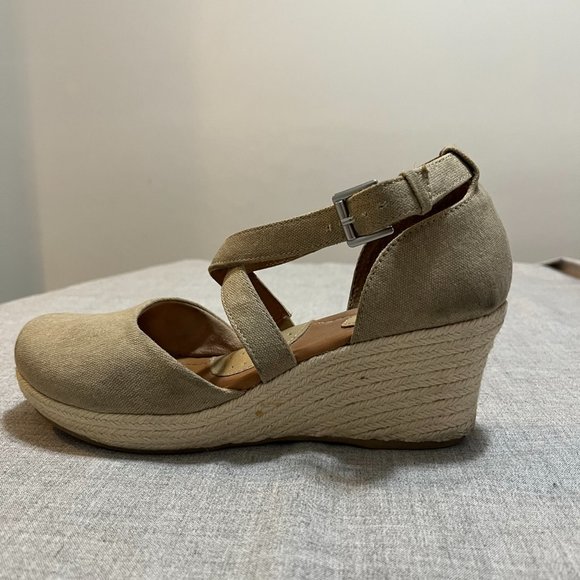 BOC Born Concept Wedge Beige Sandals, size 8M - Picture 10 of 11